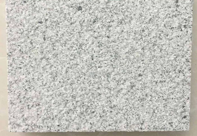 芝麻白花崗巖和草白玉哪個(gè)好(圖1) 芝麻白花崗巖和草白玉哪個(gè)好(圖1)