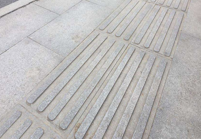 芝麻白盲道板.jpg